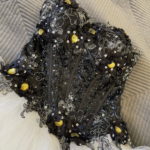 Prom dress 00 - Picture 2 of 9